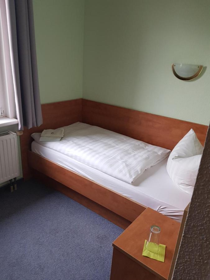 Hotel Zur Altstadt Calbe Exteriör bild