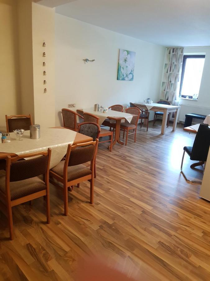 Hotel Zur Altstadt Calbe Exteriör bild