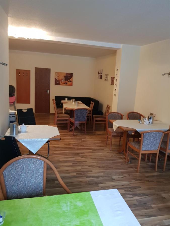 Hotel Zur Altstadt Calbe Exteriör bild